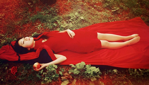 房间物品摆放客厅中间好不好（哪些东西适合摆放在客厅中间）